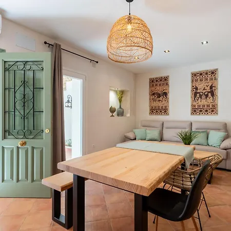 شقة Isaac Peral 2 *